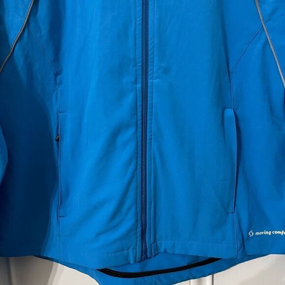 Moving Comfort jacket - Picture 2 of 9